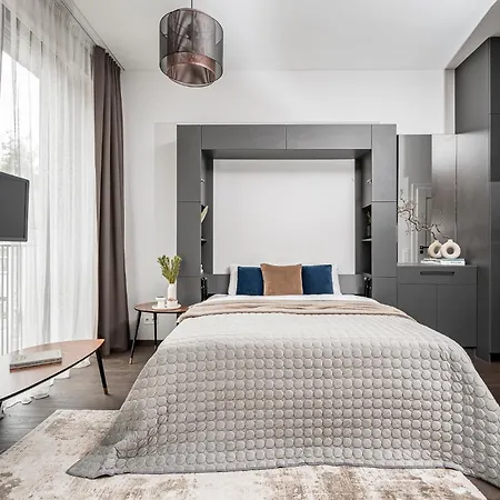 Old Town Renessaince 5 Апартаменты *